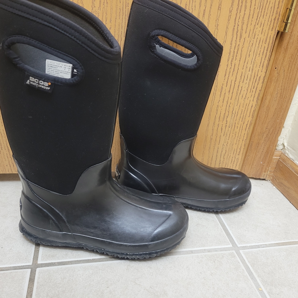Bogs Black Ankle Boots & Booties